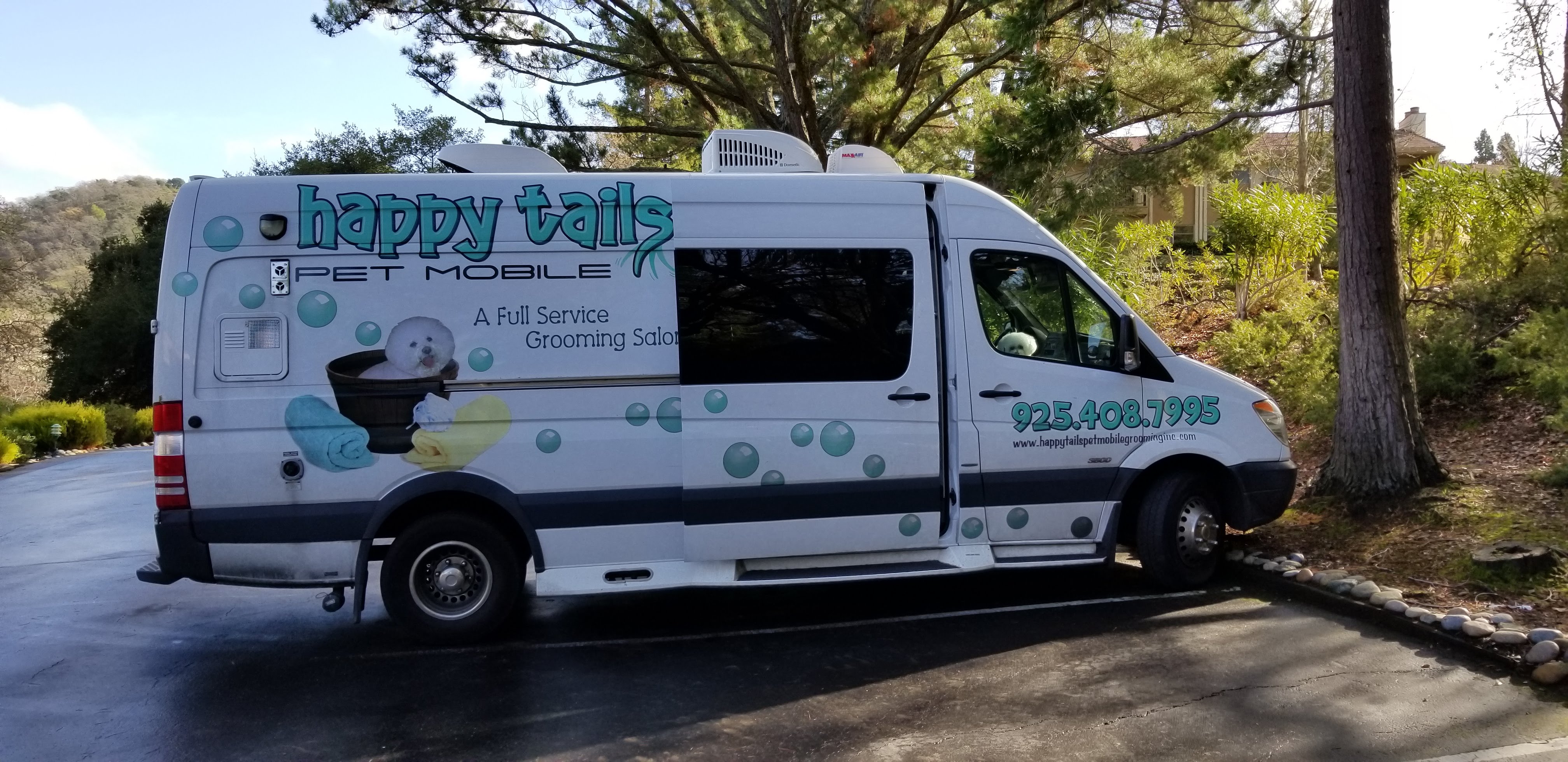 Sponsorpitch & Happy Tails Pet Mobile Grooming