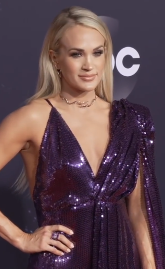 330px 191125 carrie underwood at the 2019 american music awards