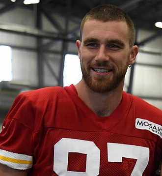 330px travis kelce 2018 training camp (cropped)