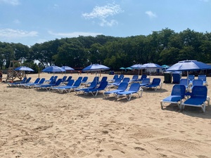 Sponsorpitch & High-Visibility Beach Umbrellas Sponsorship in Chicago.